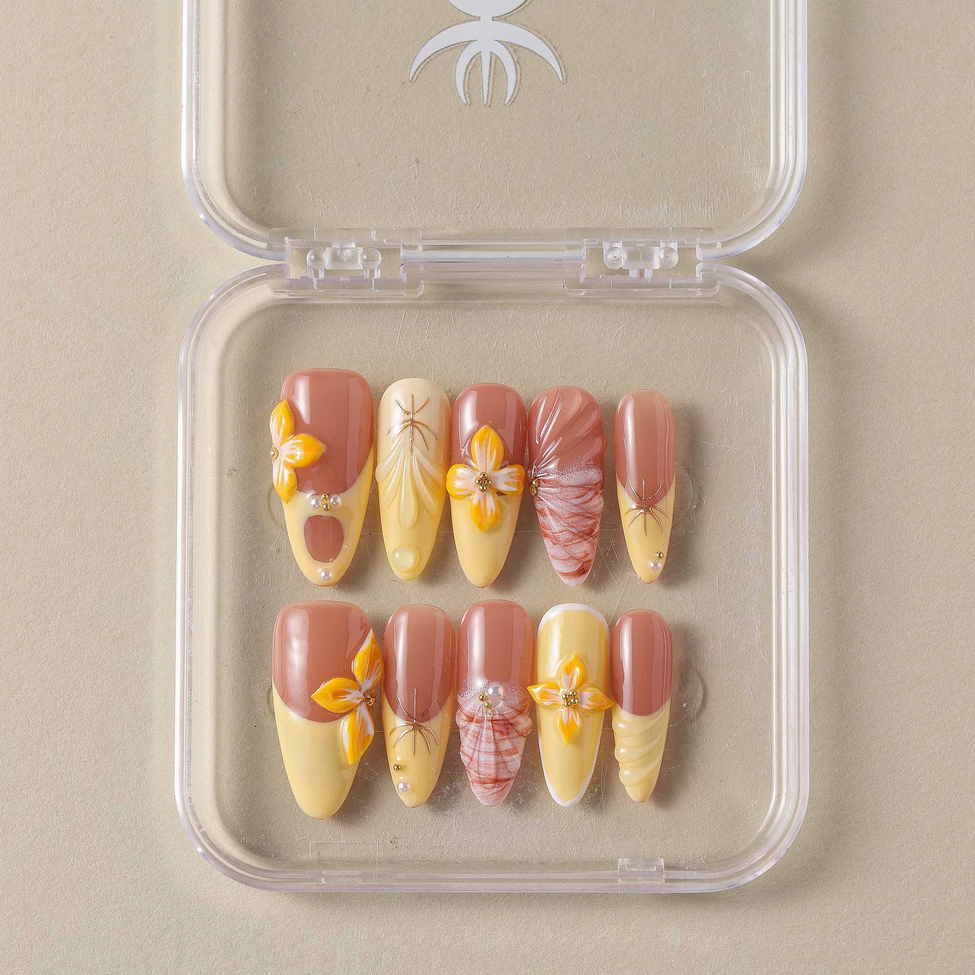 Golden Essence – Totem Wearable Nail Art