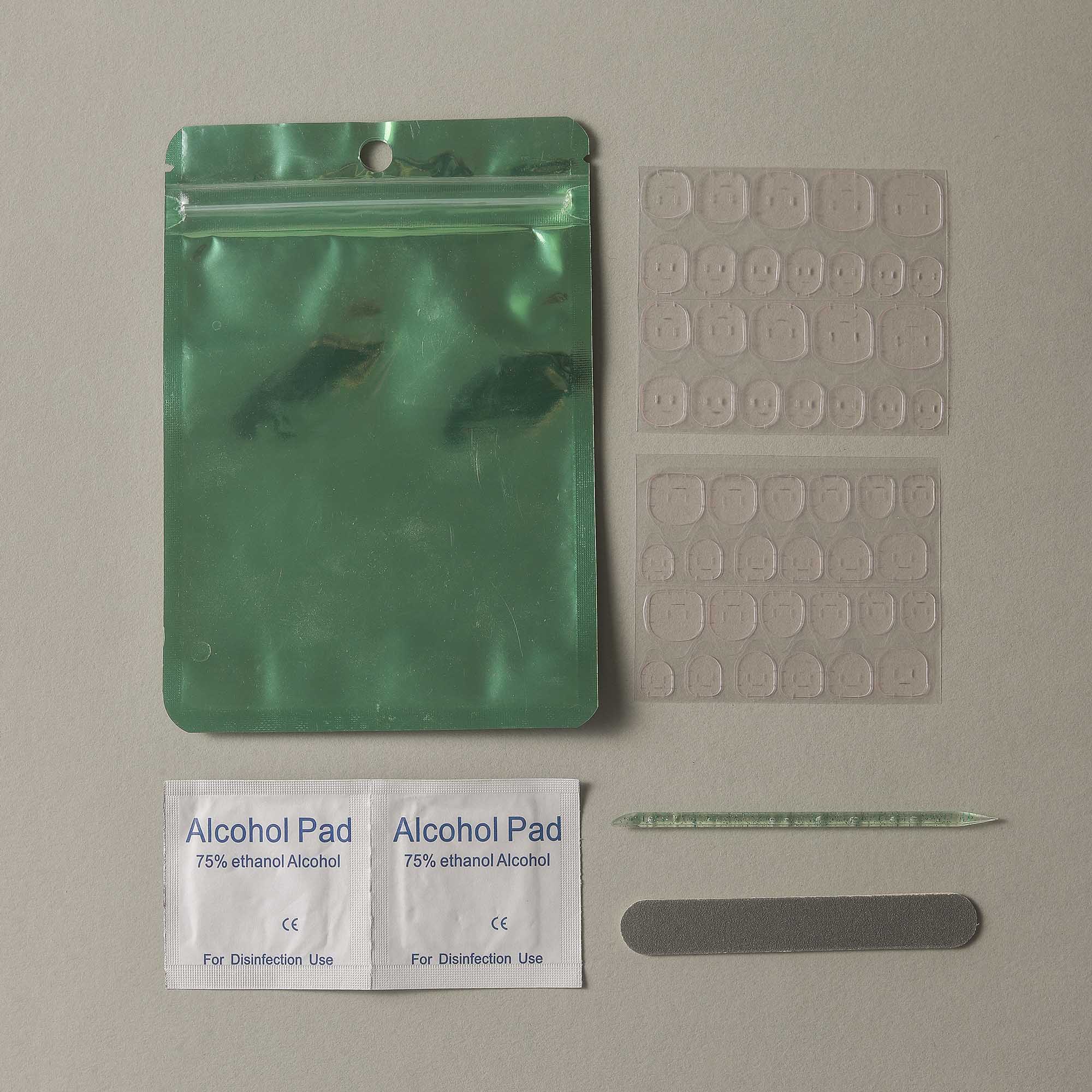 Golden Essence – Totem Wearable Nail Art