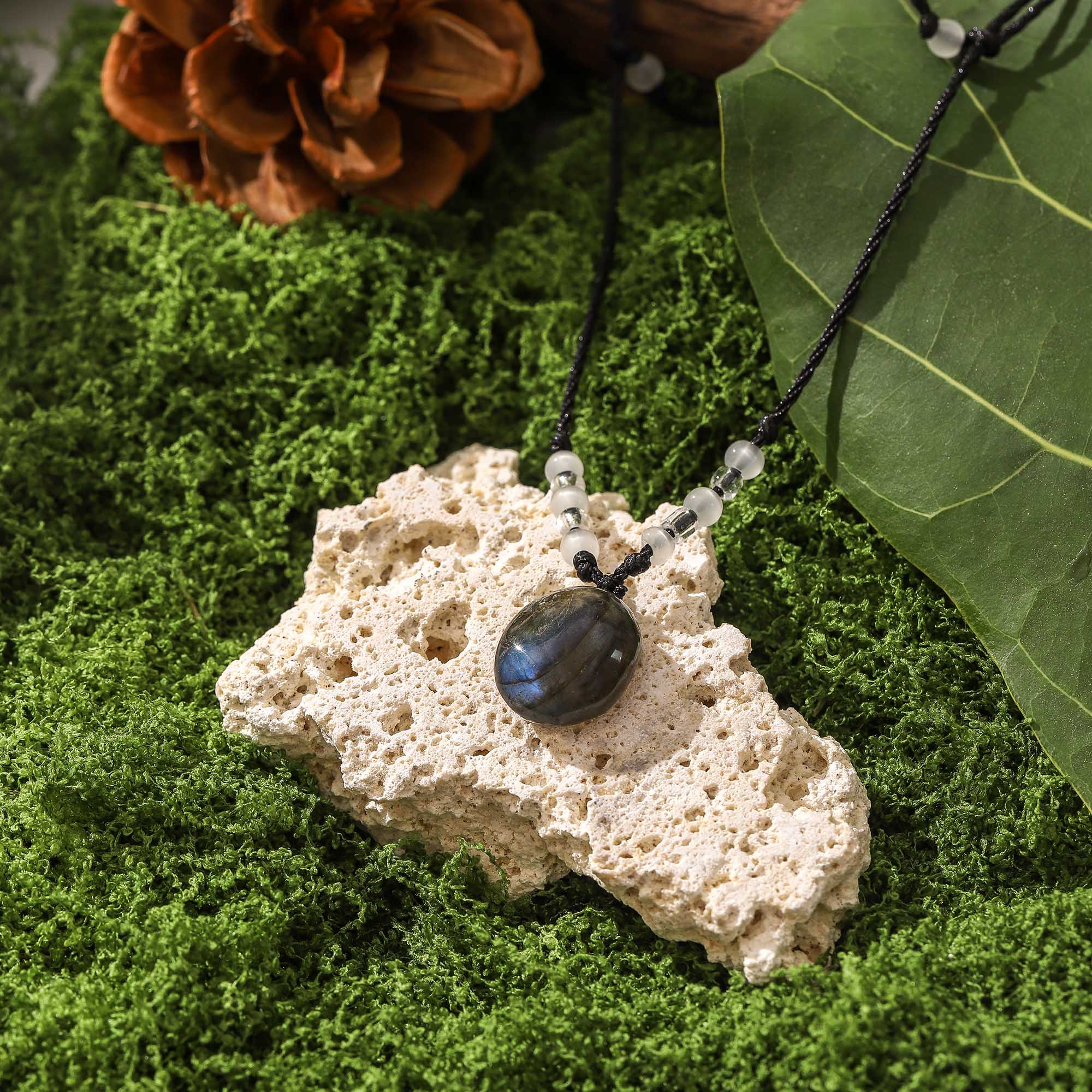 Aurora Guardian – Natural Labradorite Energy Pendant