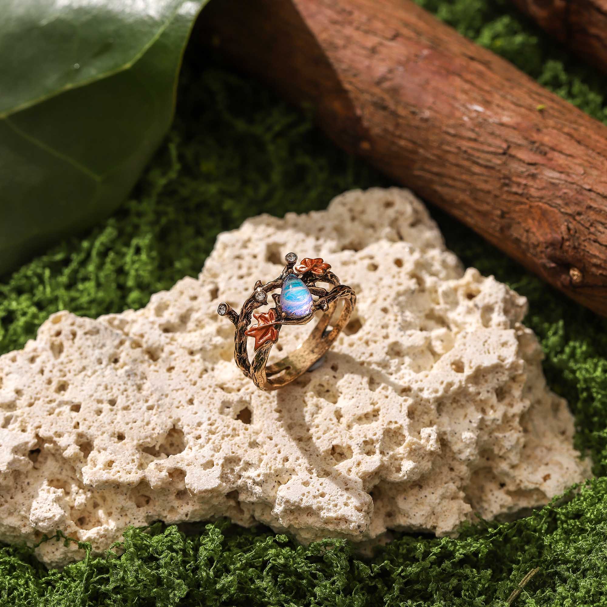 Shadow Whisper– Moonstone Ring
