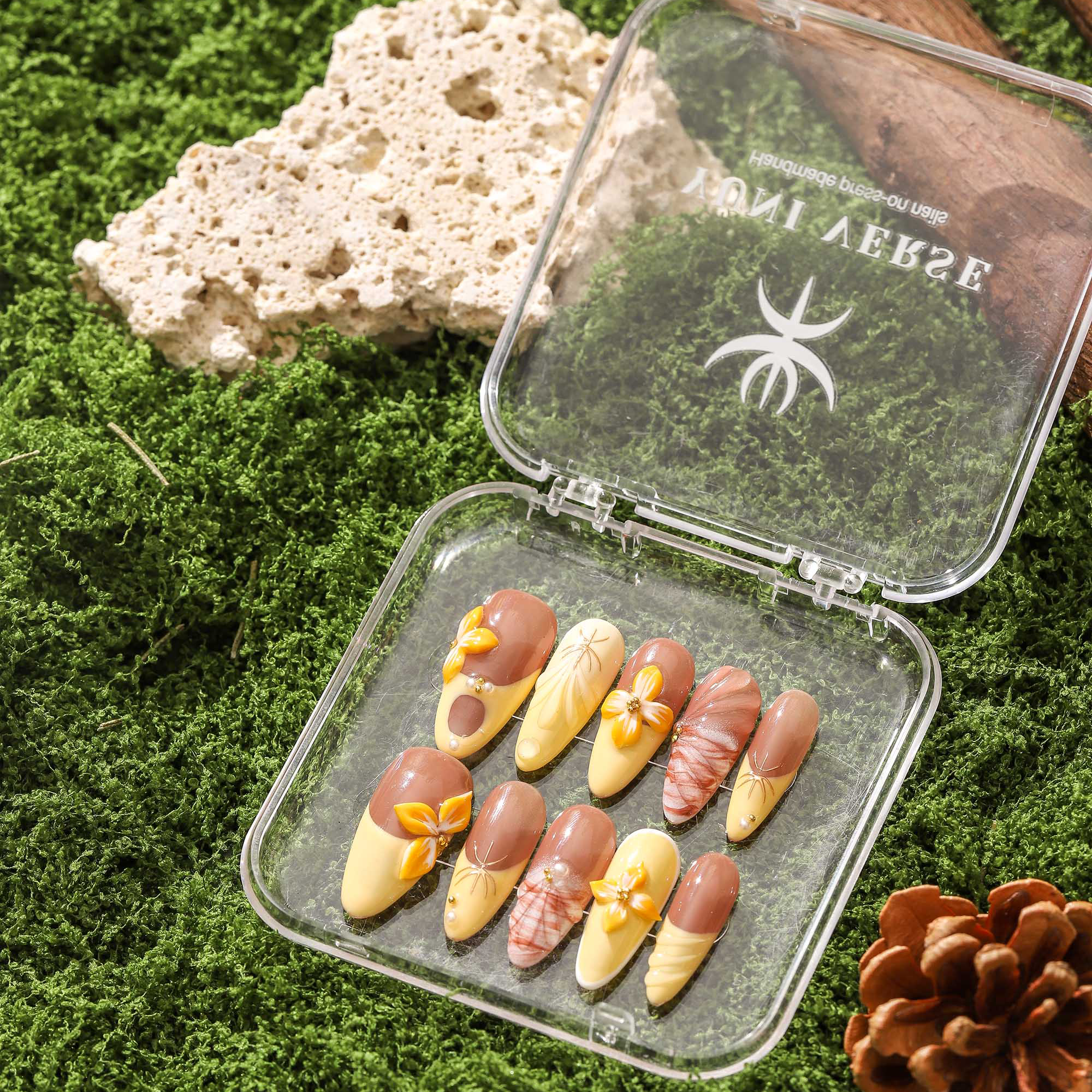 Golden Essence – Totem Wearable Nail Art