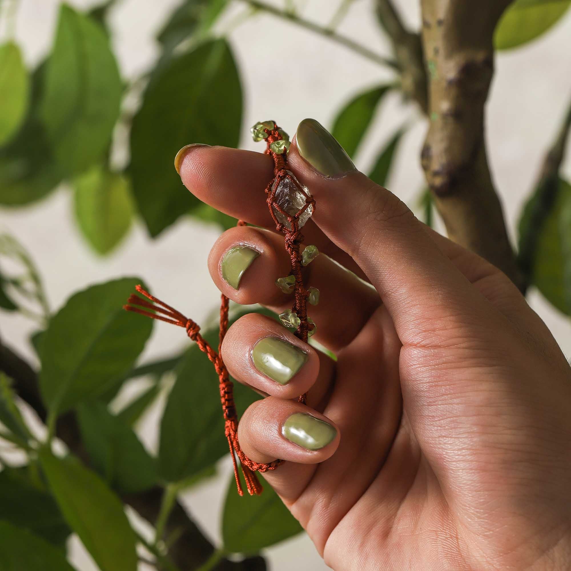 Forest Glow – Smoky Quartz & Peridot Woven Bracelet