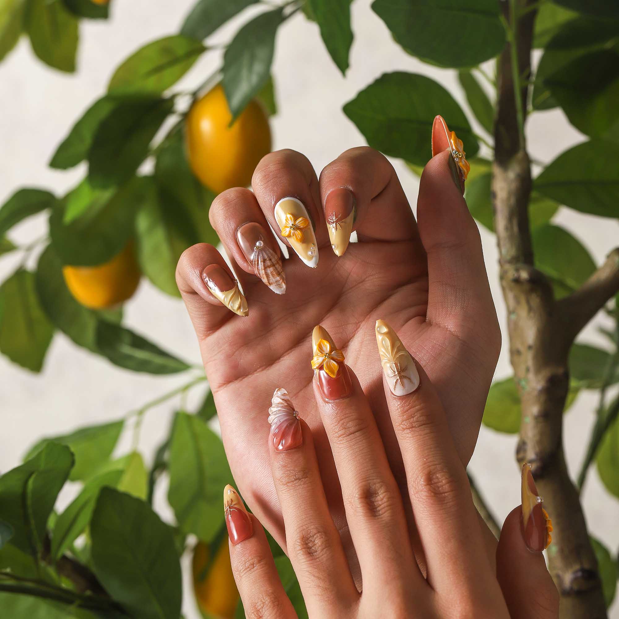 Golden Essence – Totem Wearable Nail Art