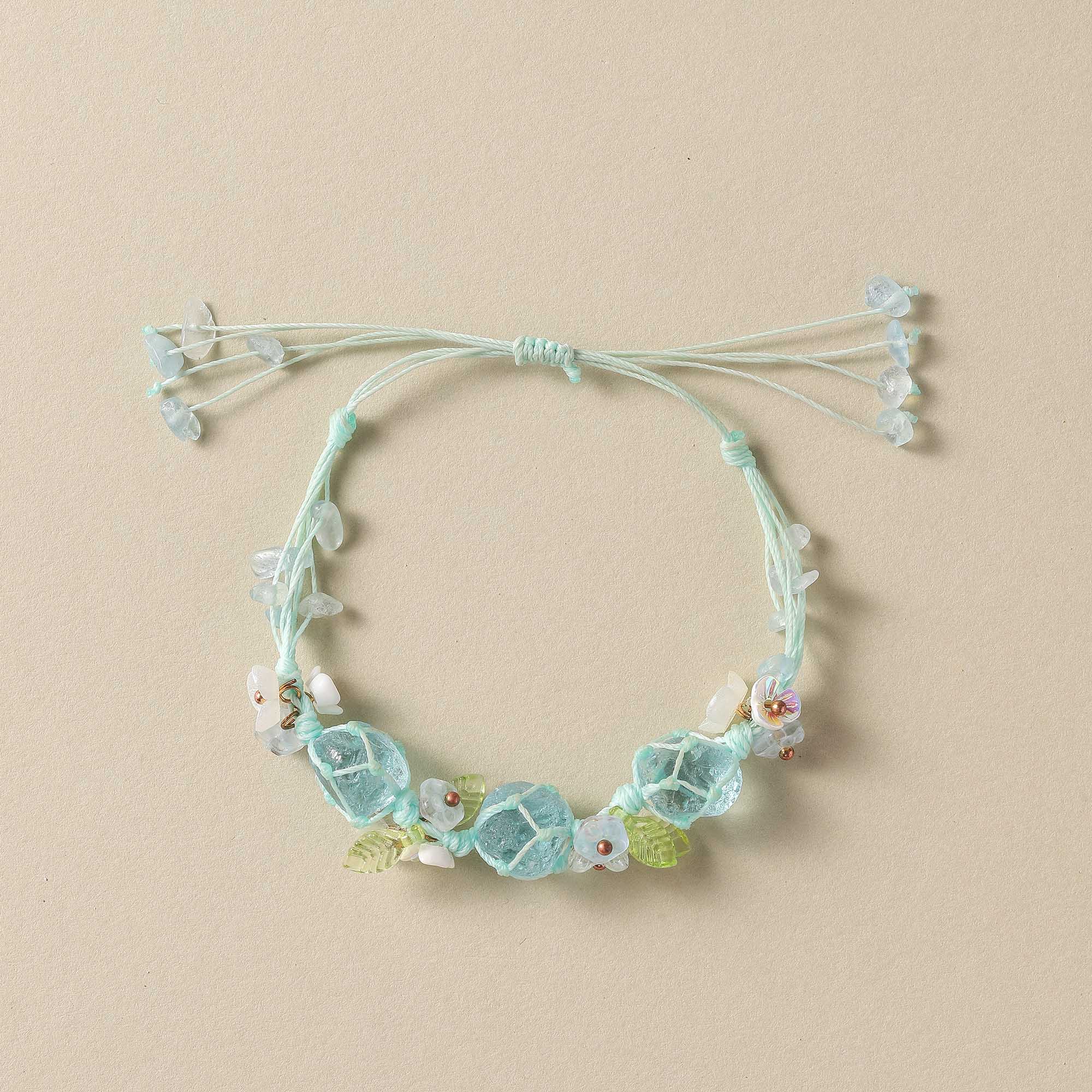 シーウィスパー – ブルークリスタルフローラルブレスレット