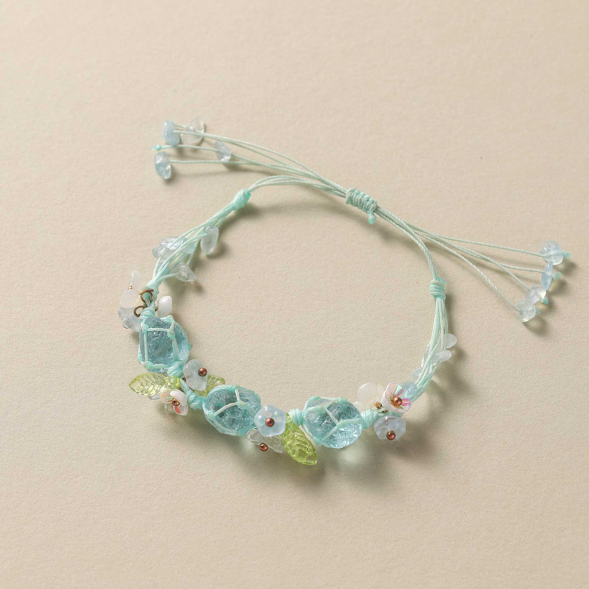 シーウィスパー – ブルークリスタルフローラルブレスレット