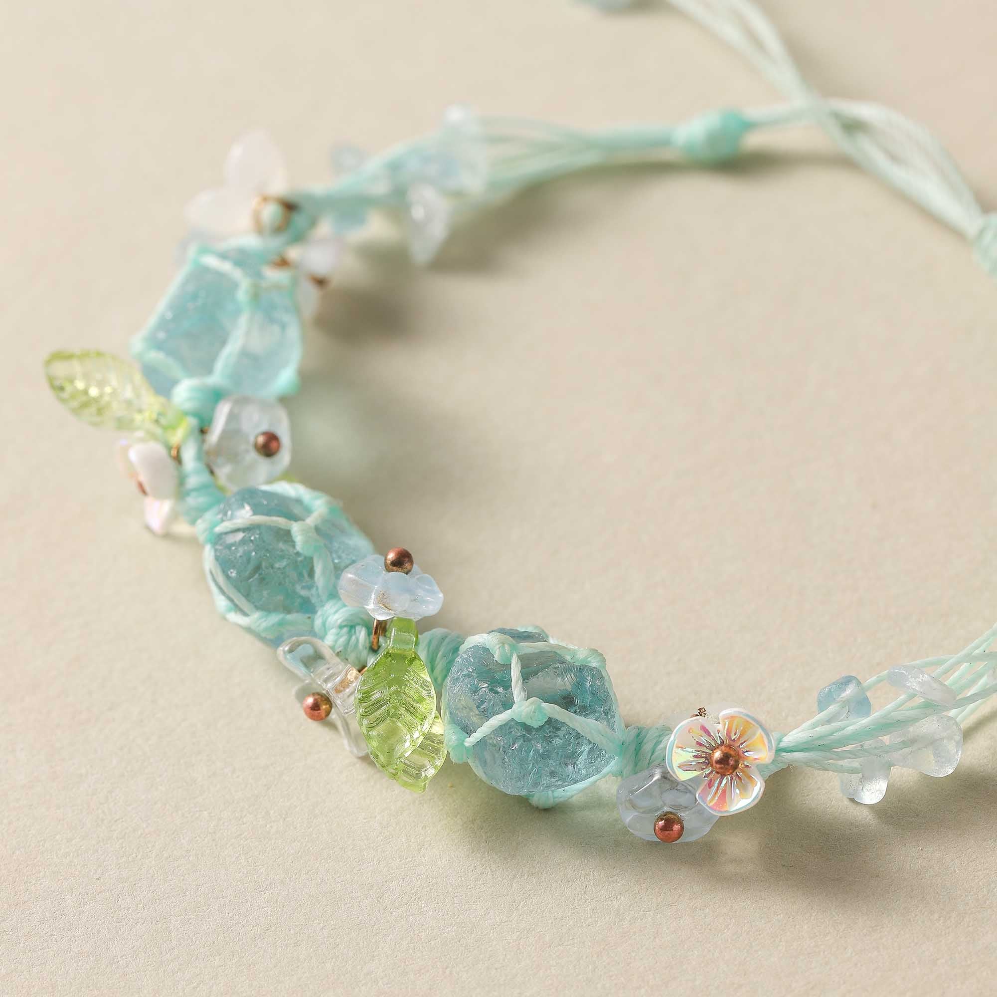 シーウィスパー – ブルークリスタルフローラルブレスレット