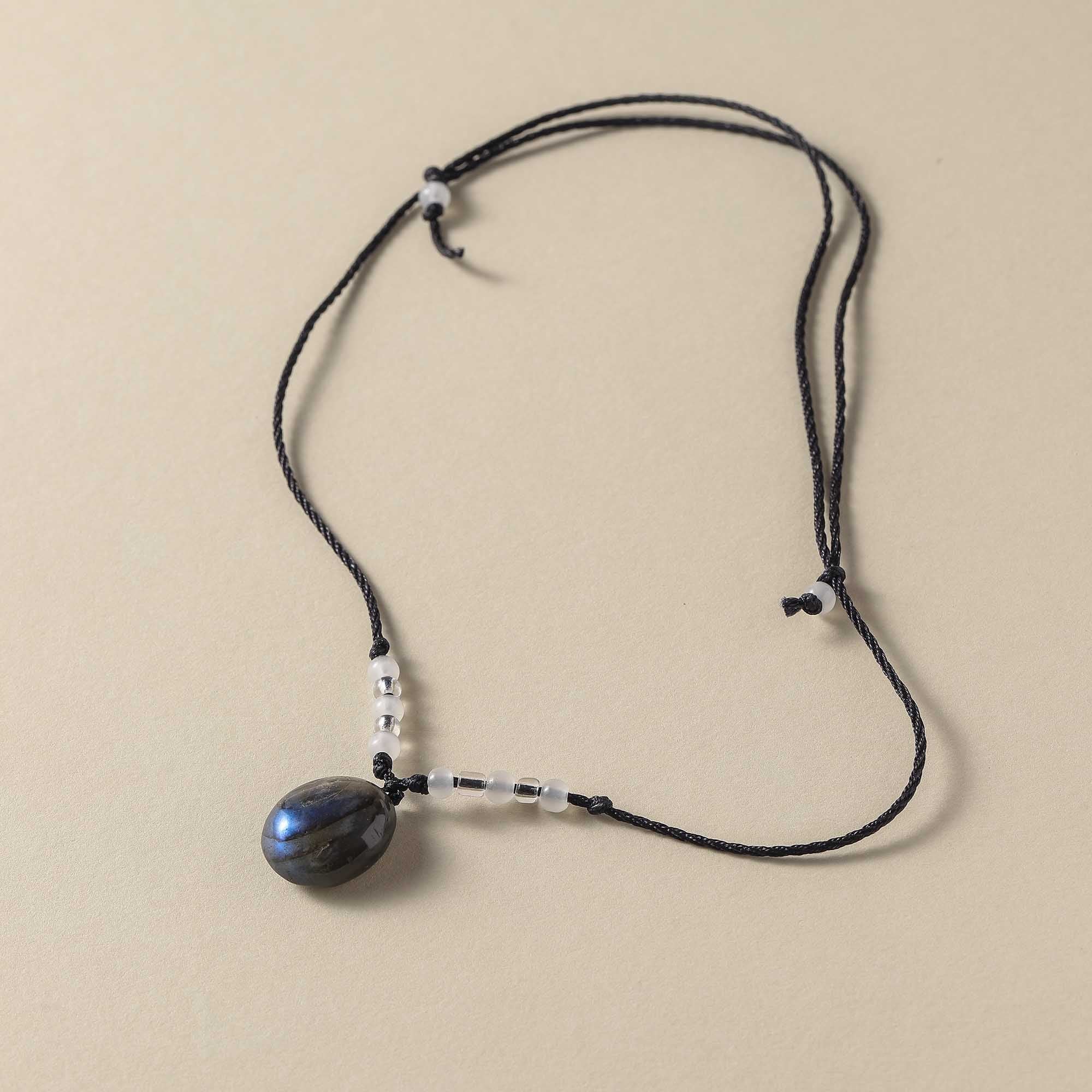 Aurora Guardian – Natural Labradorite Energy Pendant